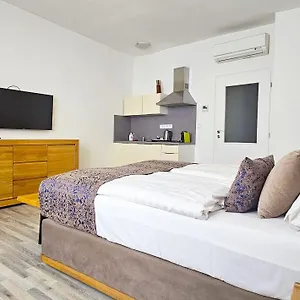 https://historic-centre-aparthotel-x.praguehotelsweb.com